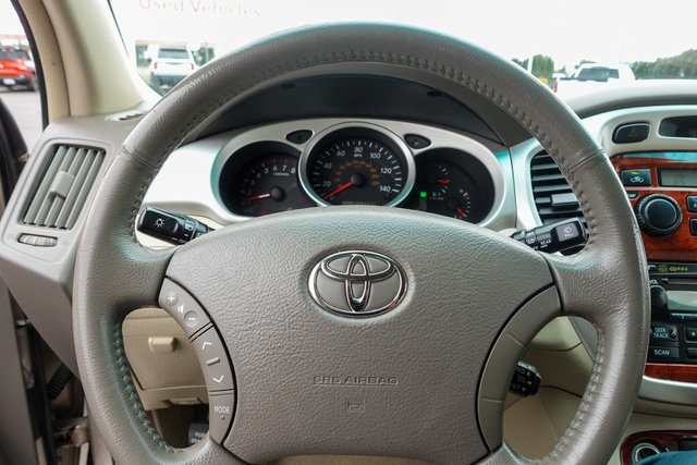 used 2007 Toyota Highlander car, priced at $9,000