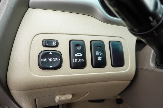 used 2007 Toyota Highlander car, priced at $9,000