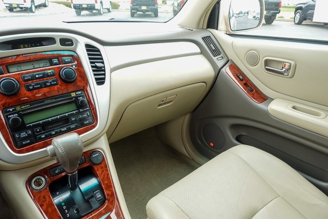 used 2007 Toyota Highlander car, priced at $9,000