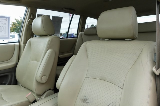 used 2007 Toyota Highlander car, priced at $9,000