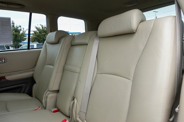 used 2007 Toyota Highlander car, priced at $9,000