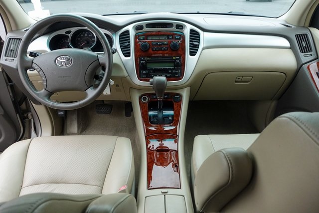 used 2007 Toyota Highlander car, priced at $9,000