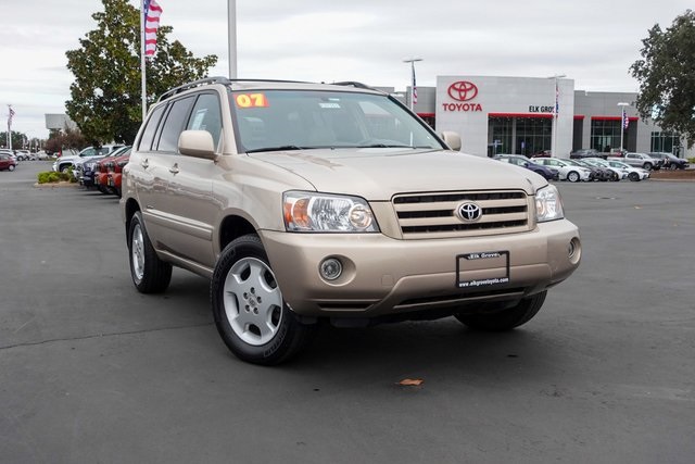 used 2007 Toyota Highlander car, priced at $9,000