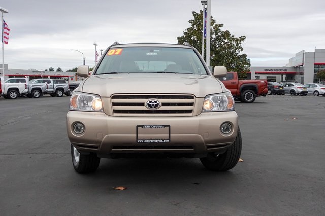 used 2007 Toyota Highlander car, priced at $9,000
