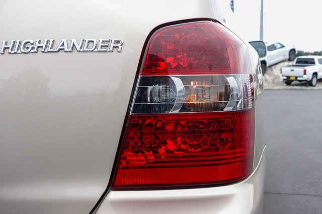 used 2007 Toyota Highlander car, priced at $9,000