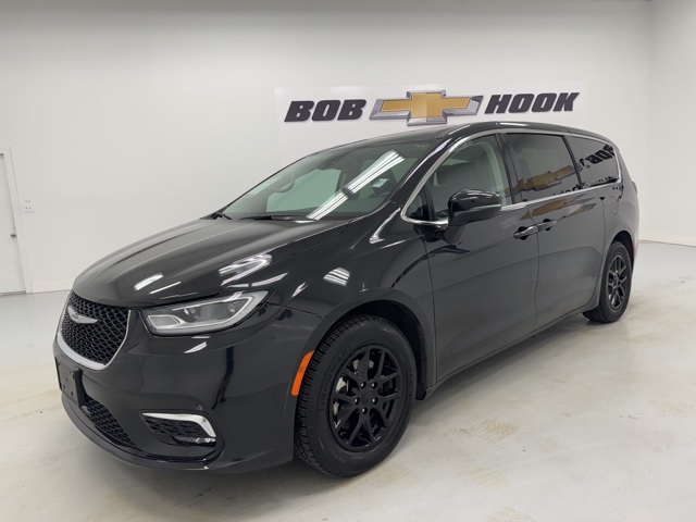 used 2023 Chrysler Pacifica car, priced at $24,936
