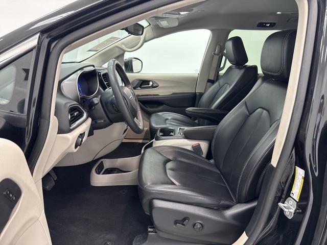 used 2023 Chrysler Pacifica car, priced at $24,936