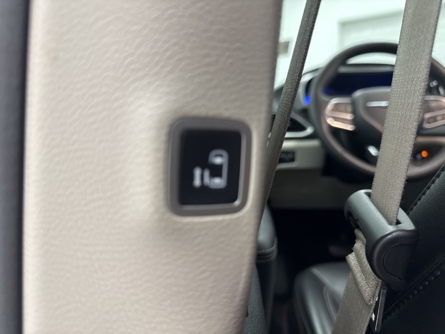 used 2023 Chrysler Pacifica car, priced at $24,936