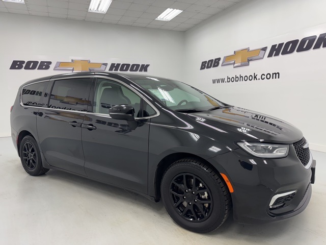 used 2023 Chrysler Pacifica car, priced at $24,936