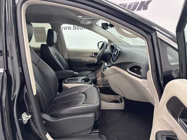 used 2023 Chrysler Pacifica car, priced at $24,936