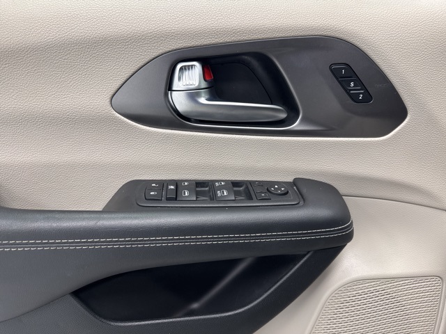 used 2023 Chrysler Pacifica car, priced at $24,936