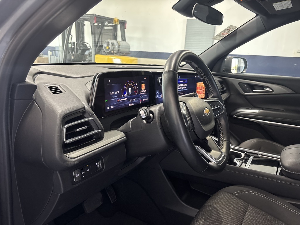 used 2024 Chevrolet Traverse car, priced at $37,842