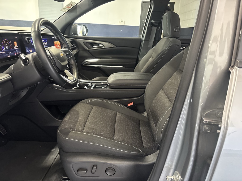 used 2024 Chevrolet Traverse car, priced at $37,842