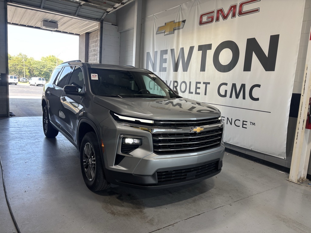 used 2024 Chevrolet Traverse car, priced at $37,842