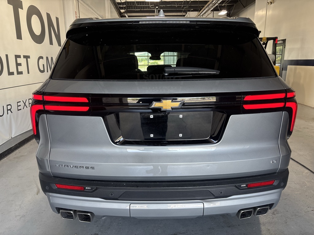used 2024 Chevrolet Traverse car, priced at $37,842