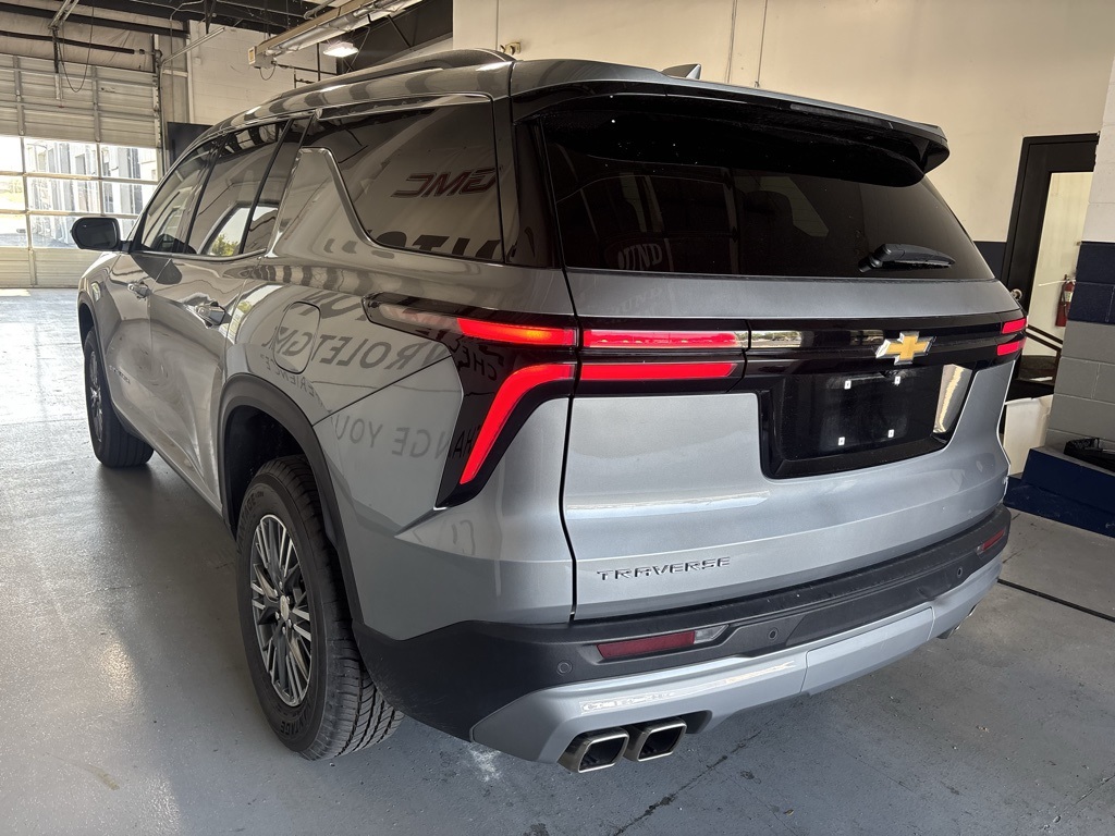 used 2024 Chevrolet Traverse car, priced at $37,842