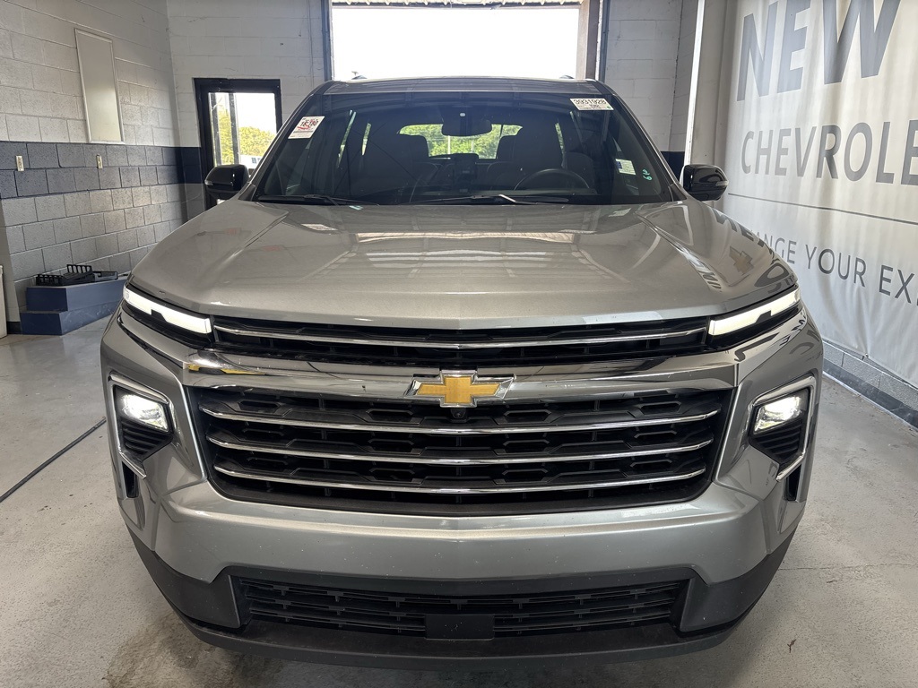 used 2024 Chevrolet Traverse car, priced at $37,842