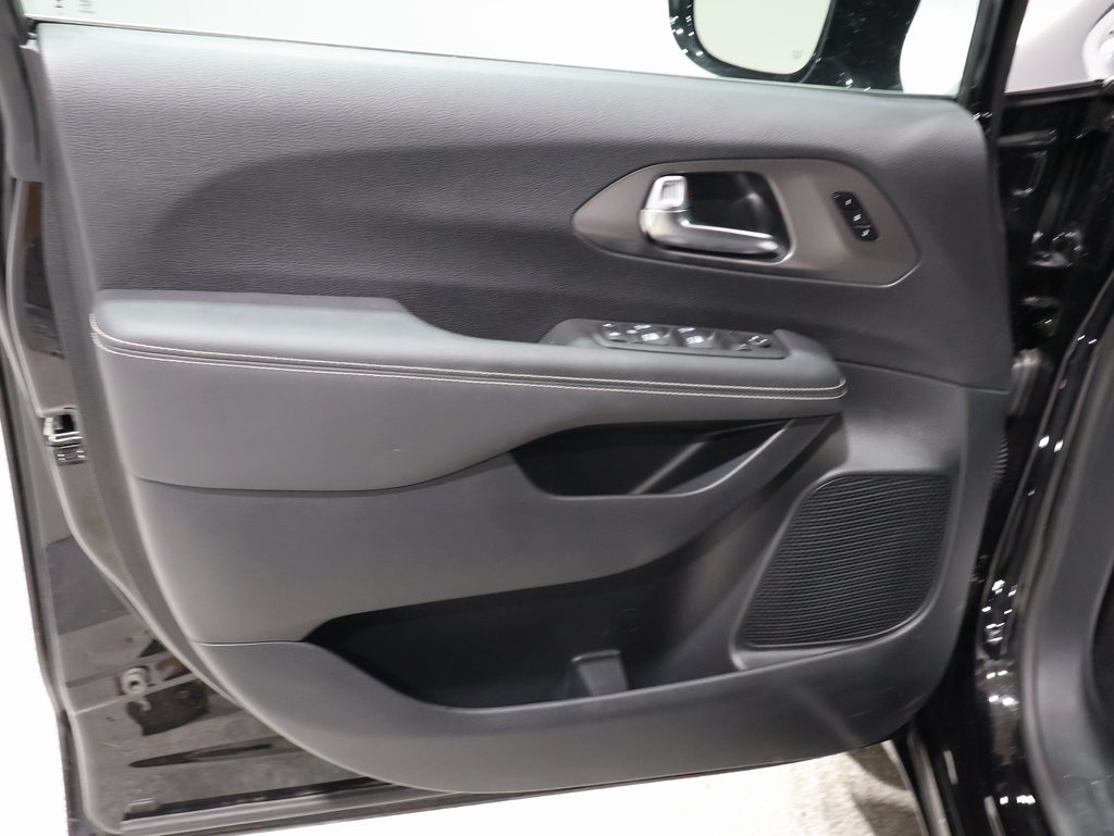used 2025 Chrysler Pacifica car, priced at $42,000