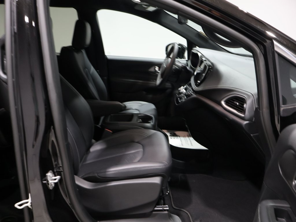 used 2025 Chrysler Pacifica car, priced at $42,000