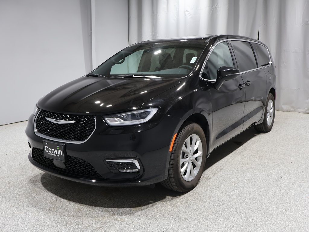 used 2025 Chrysler Pacifica car, priced at $42,000