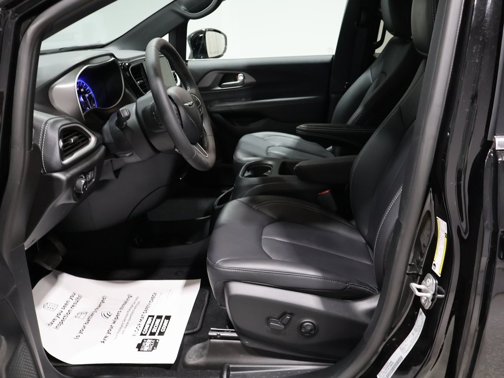 used 2025 Chrysler Pacifica car, priced at $42,000
