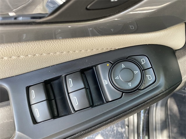 used 2022 Chevrolet Traverse car, priced at $28,816