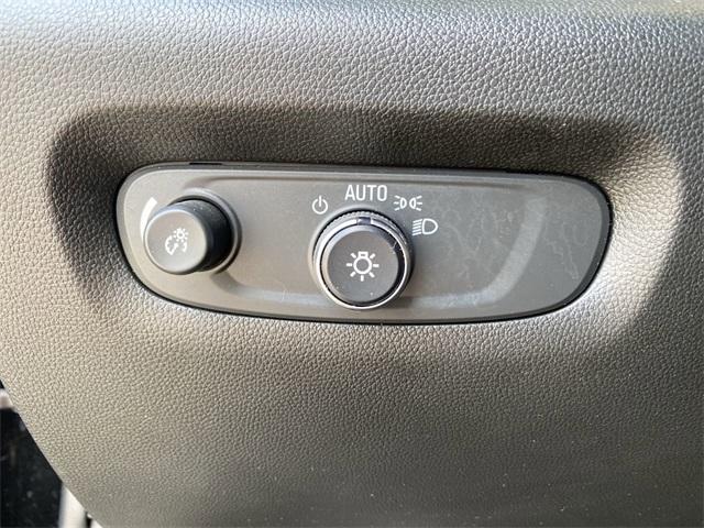used 2022 Chevrolet Traverse car, priced at $28,816