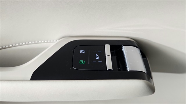 new 2025 Volvo EX90 car, priced at $91,820