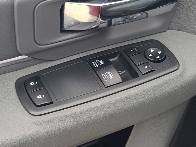 used 2019 Ram 1500 Classic car, priced at $19,000
