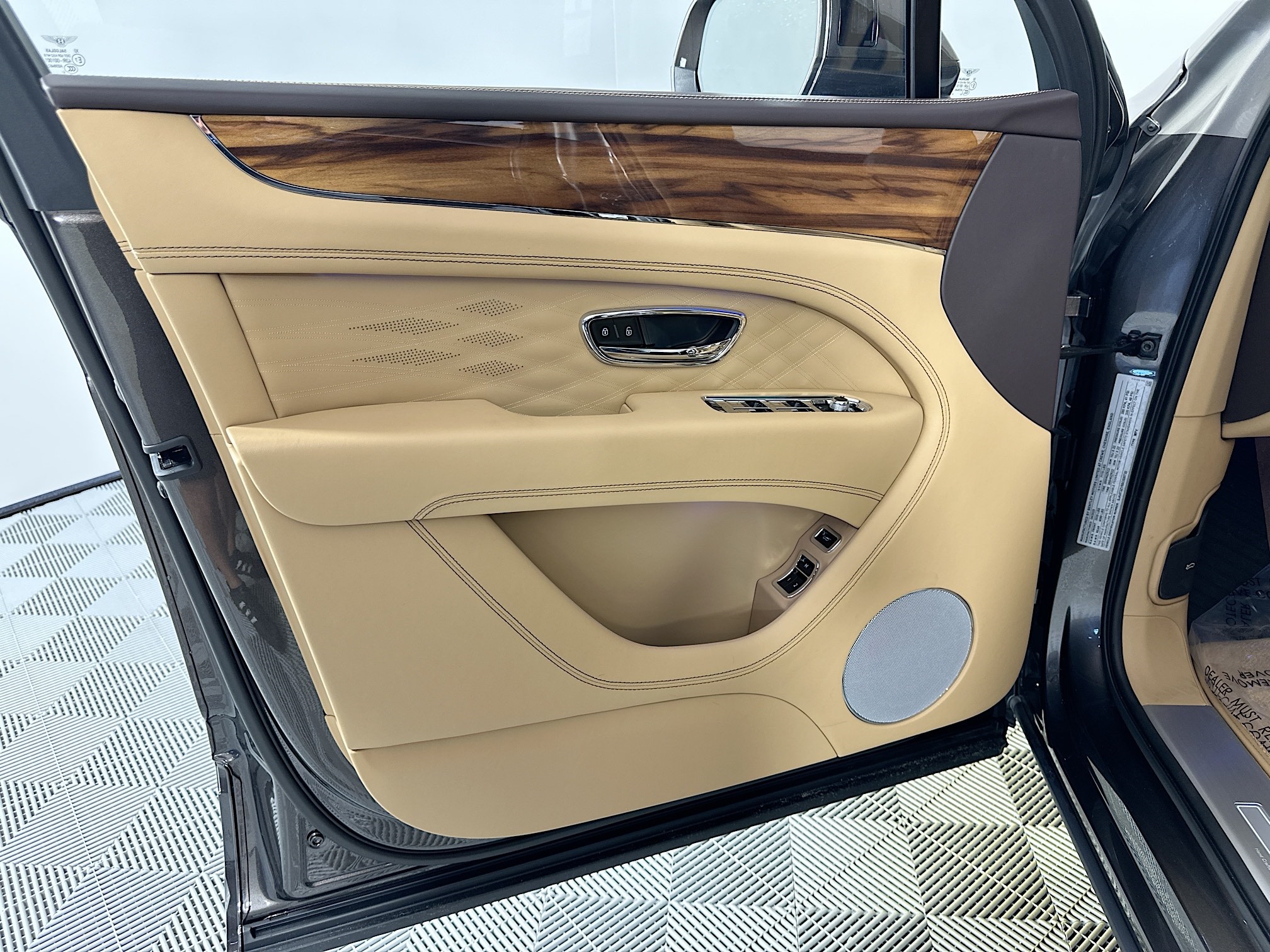 new 2025 Bentley Bentayga car