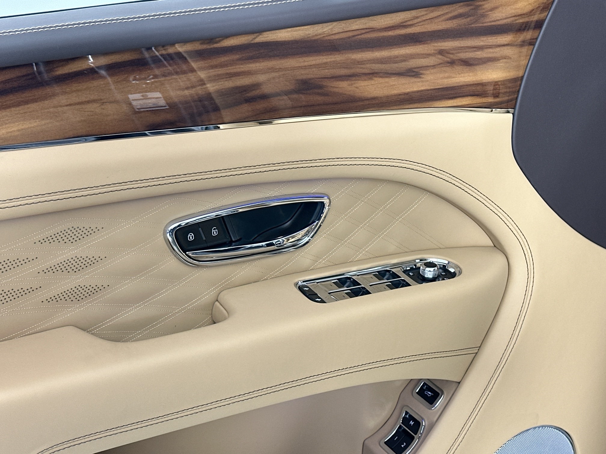 new 2025 Bentley Bentayga car