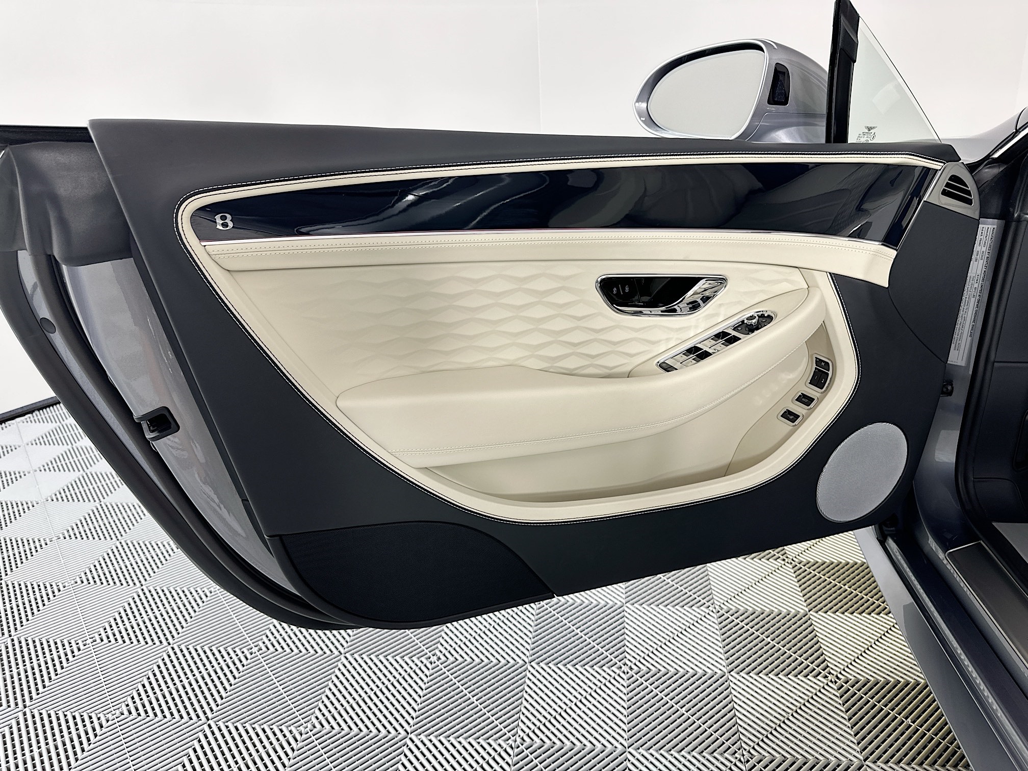 new 2025 Bentley Continental GTC car