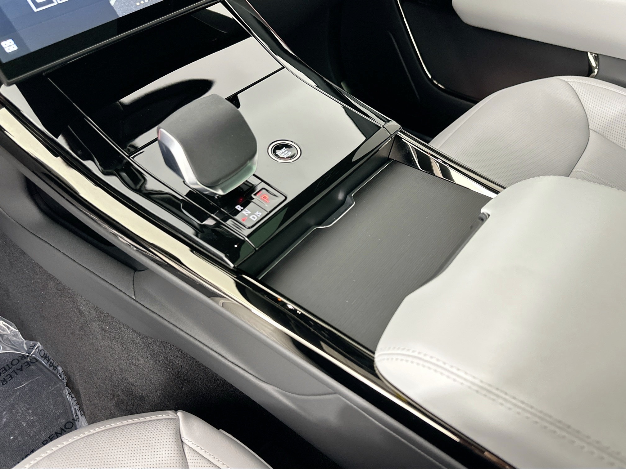 new 2025 Land Rover Range Rover Sport car, priced at $93,625