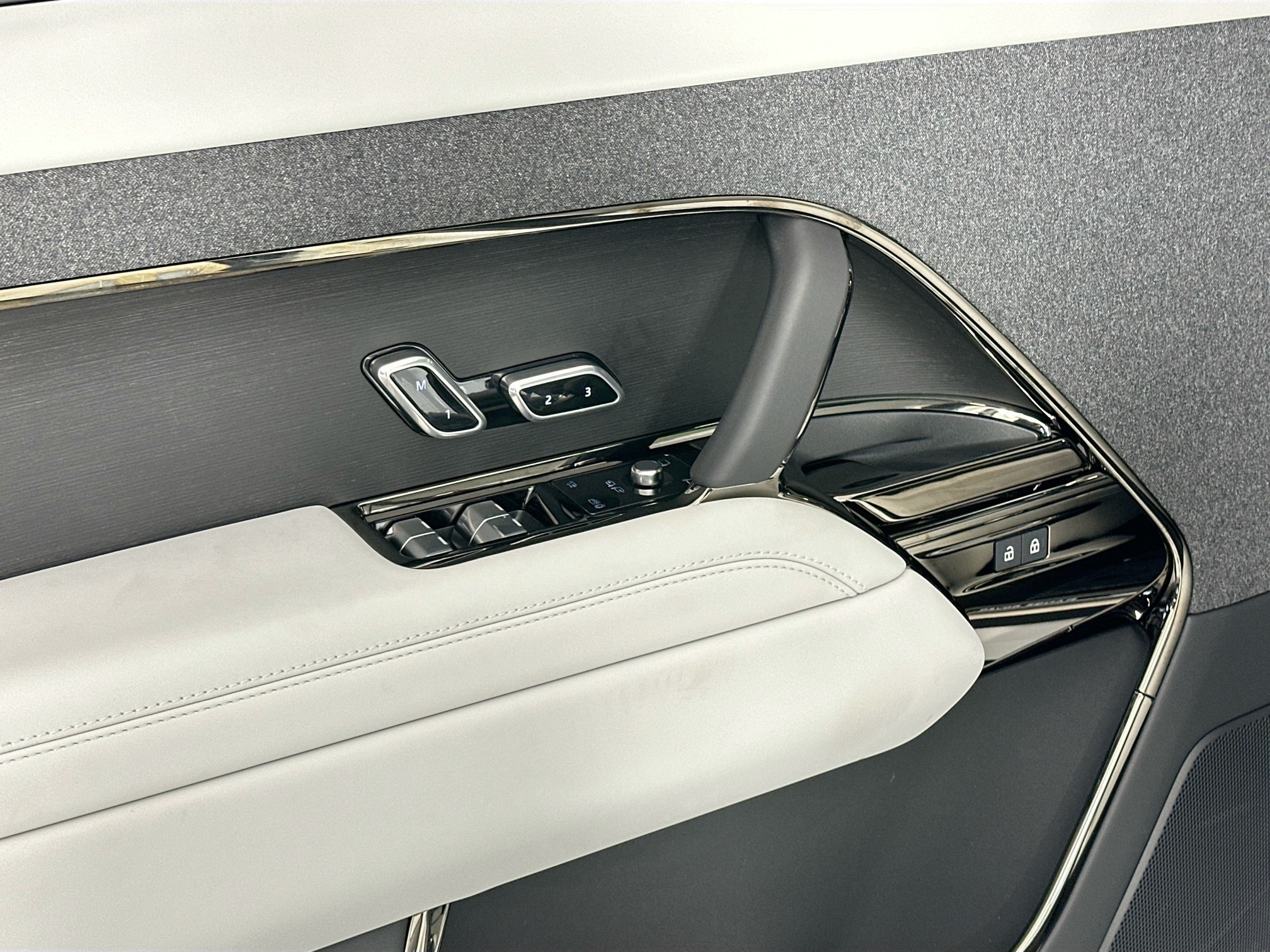 new 2025 Land Rover Range Rover Sport car, priced at $93,625