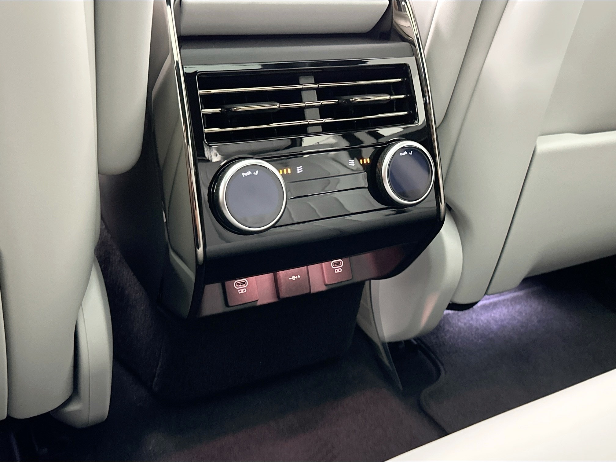 new 2025 Land Rover Range Rover Sport car, priced at $93,625
