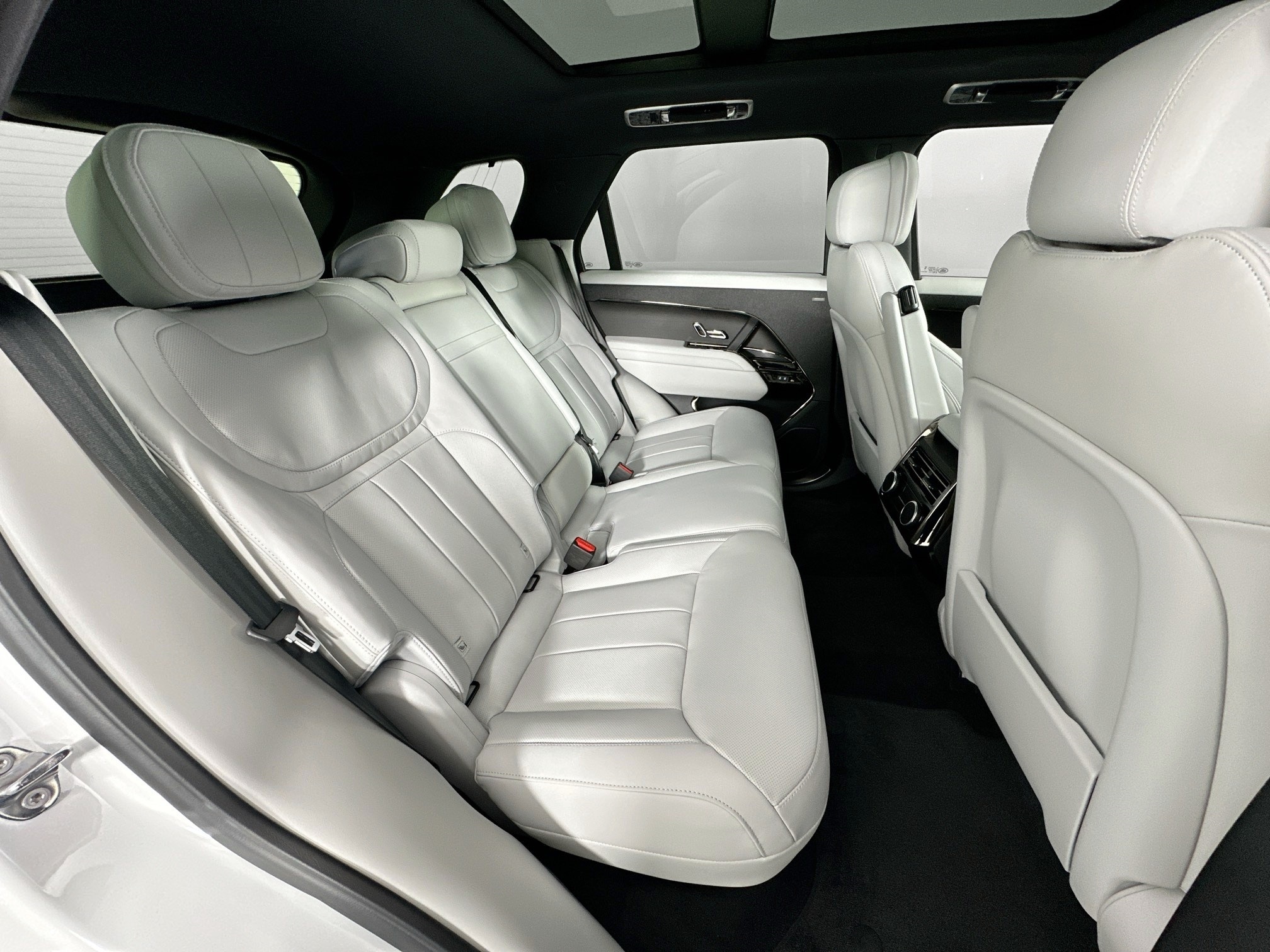 new 2025 Land Rover Range Rover Sport car, priced at $93,625