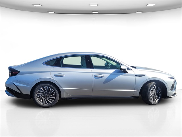 new 2025 Hyundai Sonata Hybrid car, priced at $29,845