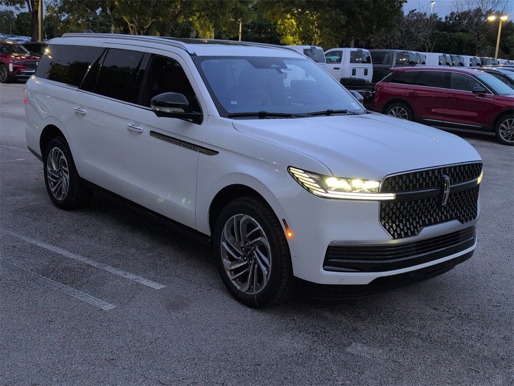 new 2025 Lincoln Navigator car, priced at $102,752