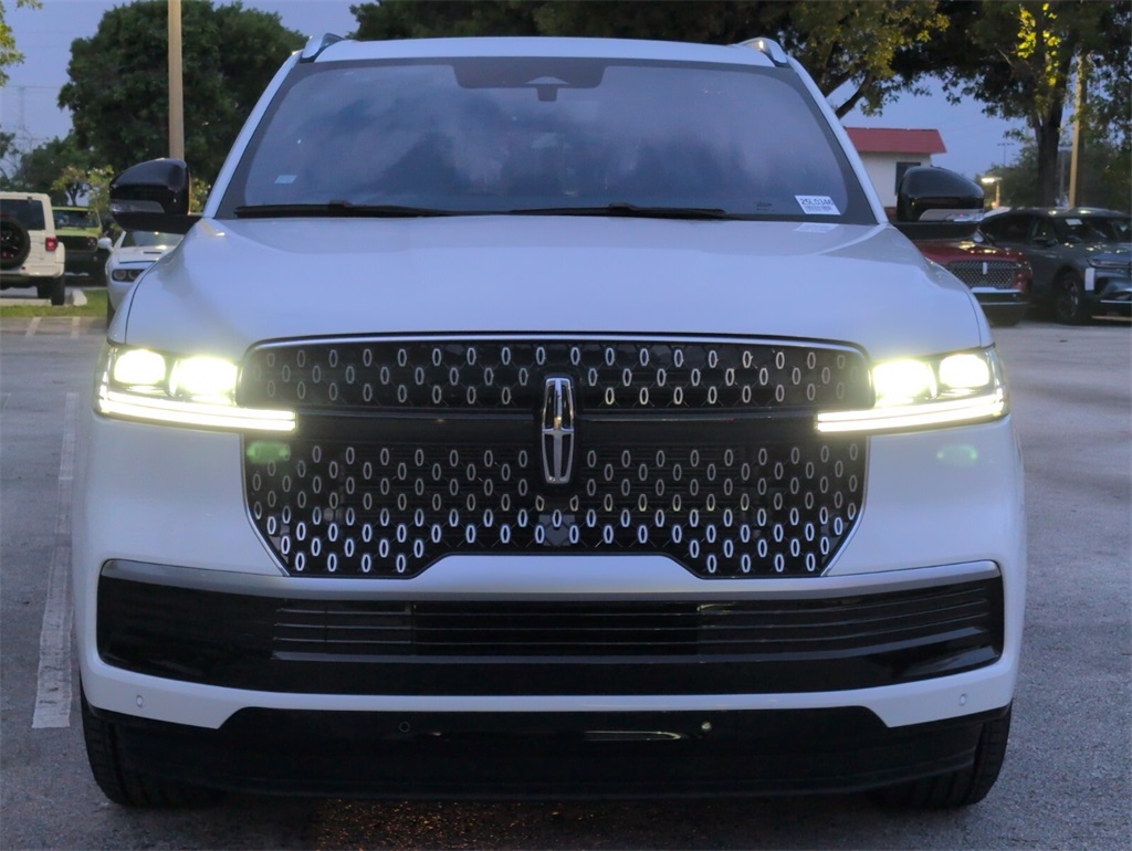 new 2025 Lincoln Navigator car, priced at $102,752