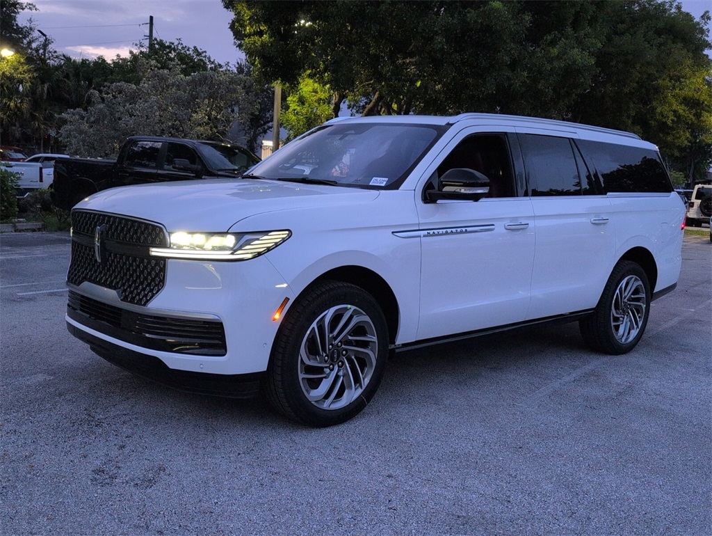 new 2025 Lincoln Navigator car, priced at $102,752