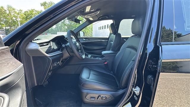 new 2025 Jeep Grand Cherokee car, priced at $48,340