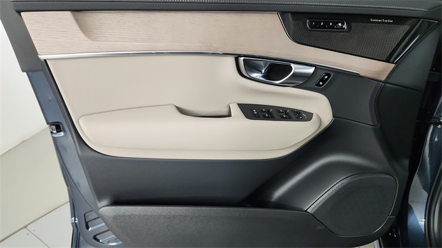 new 2026 Volvo XC90 Plug-In Hybrid car, priced at $89,570