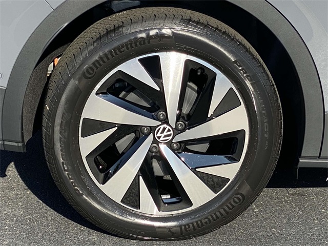 new 2025 Volkswagen ID.4 car, priced at $47,261
