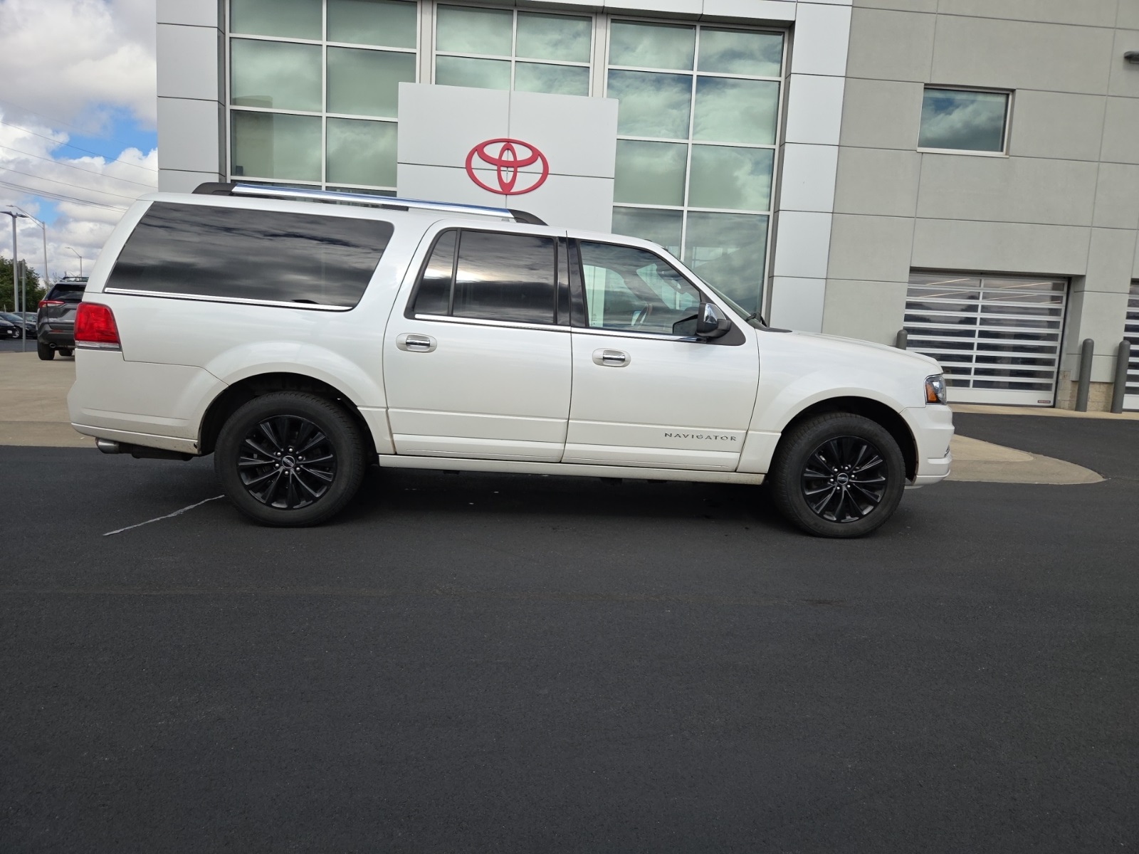 used 2016 Lincoln Navigator L car, priced at $6,592