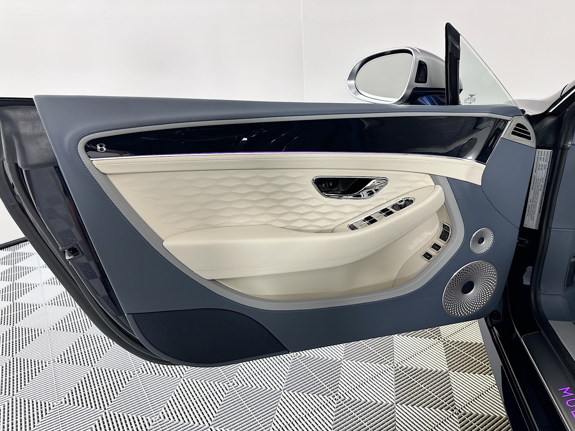 new 2025 Bentley Continental GTC car