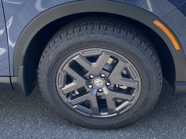 new 2026 Honda CR-V Hybrid car, priced at $40,195