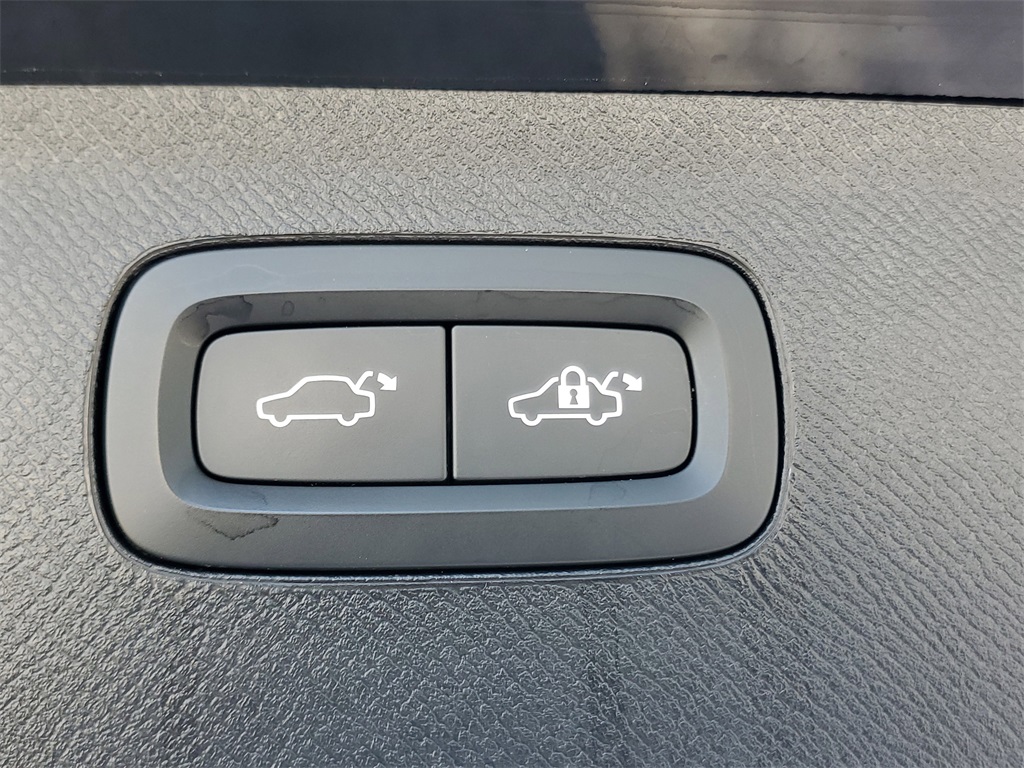 used 2022 Volvo XC90 car, priced at $29,595