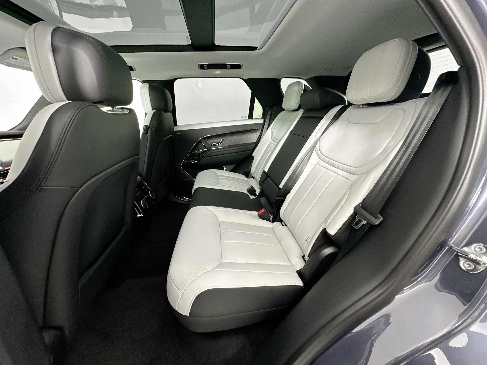 new 2025 Land Rover Range Rover Sport car, priced at $106,090