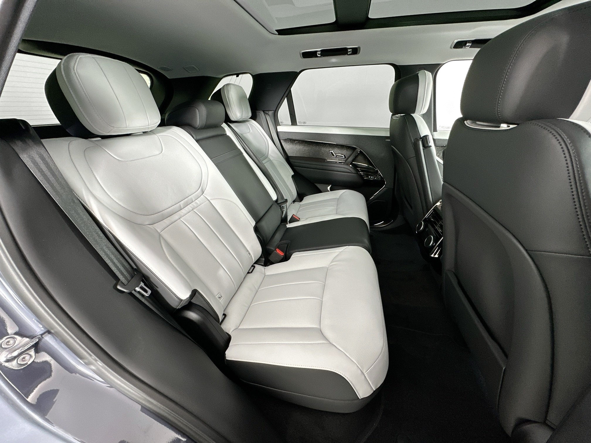 new 2025 Land Rover Range Rover Sport car, priced at $106,090
