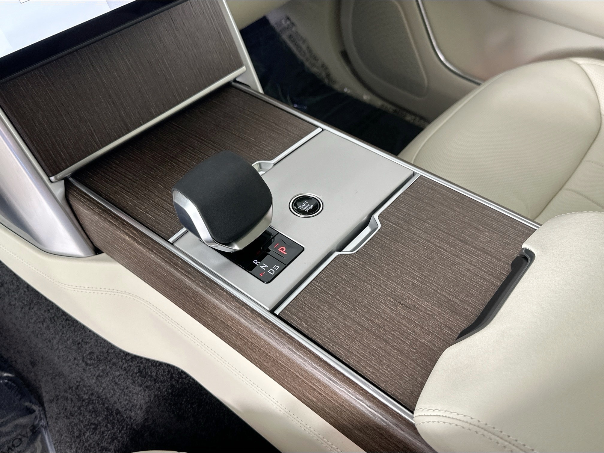 new 2025 Land Rover Range Rover car, priced at $130,485